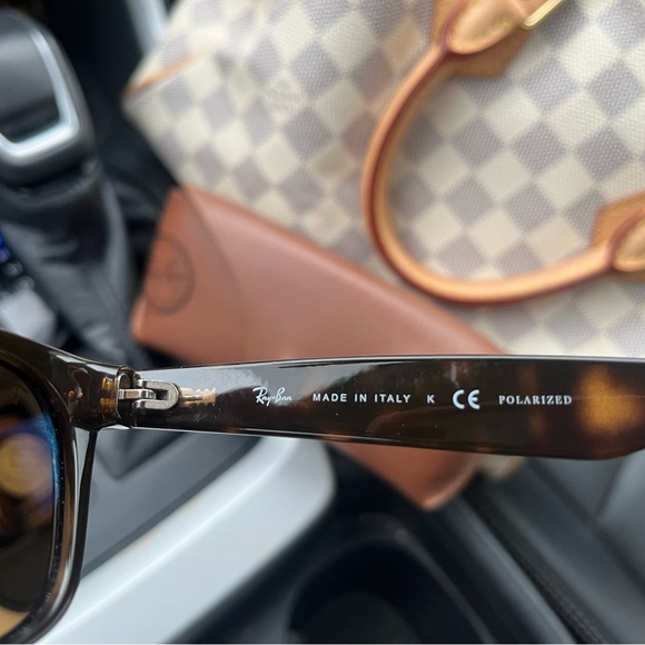 Ray-Ban RB2132 New Wayfarer sunglasses with case - Picture 6 of 12